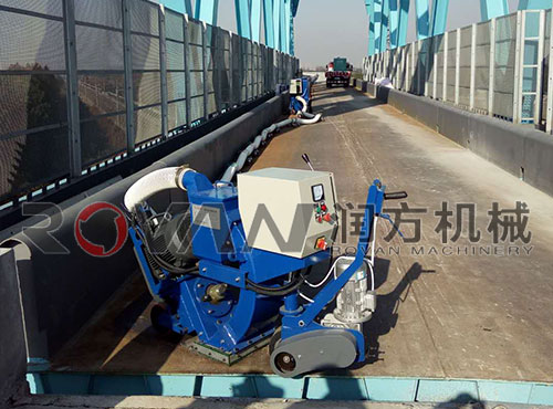 成人免费看片270在滬通長江大橋施工